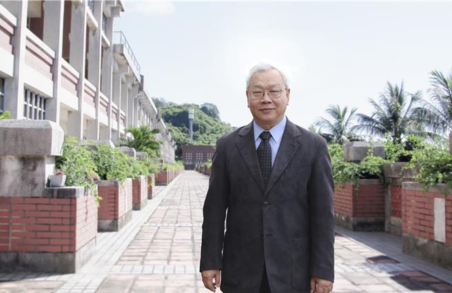 中央研究院宣布第34屆院士當選名單，國立中山大學海洋科學系約聘研究講座陳鎮東榮列其中。（翻攝照片／洪靖宜高雄傳真）