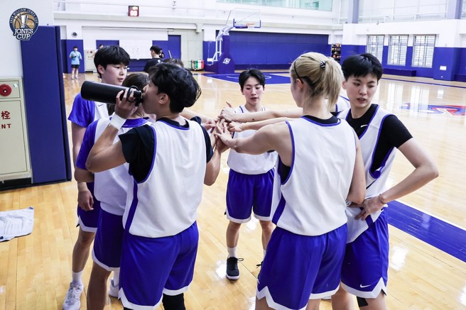 網路謠傳今年瓊斯盃中華男、女籃代表隊待遇不同。(取自中華籃協臉書粉絲團)