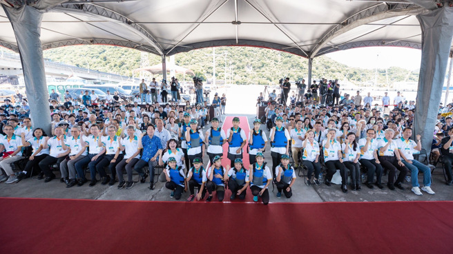 學校透過多元有趣的海洋課程從小培育孩子的「海洋之心」。(照片/教育部國教署提供)