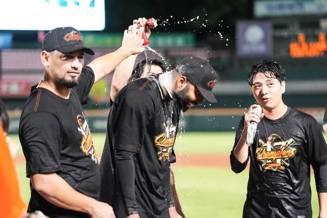 統一獅洋投裴瑞茲（中）。（資料照，統一獅提供）