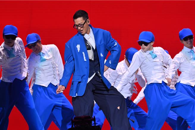 刘德华5日在上海热闹开唱，吸引大批粉丝到场朝圣。（台湾映艺提供）