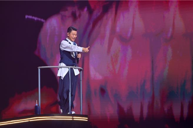 刘德华5日在上海热闹开唱，吸引大批粉丝到场朝圣。（台湾映艺提供）