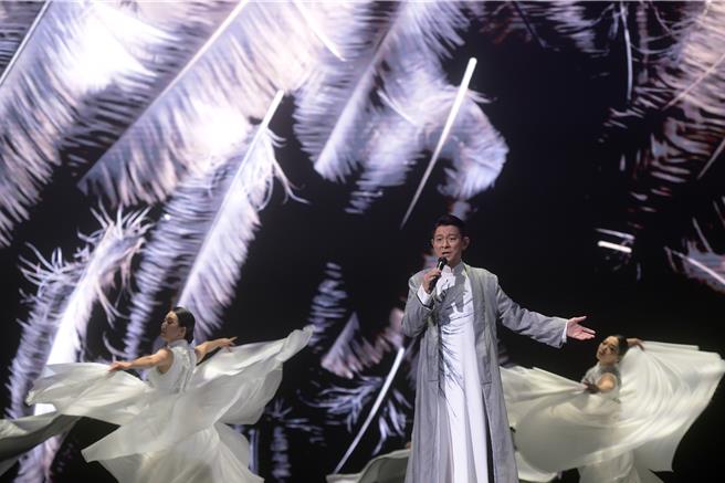 刘德华5日在上海热闹开唱，吸引大批粉丝到场朝圣。（台湾映艺提供）