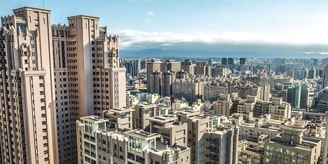 《住展雜誌》4日公布最新數據，近一年北北桃三都的預售屋平均每坪開價，不跌反漲近5％。圖／本報資料照片