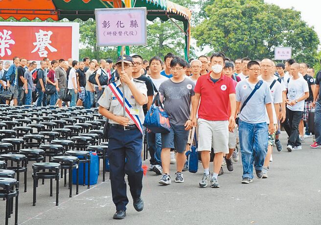今年替代役召訓人數從去年的6505人增至5萬8618人。（摘自內政部研發替代役資訊管理系統官網）