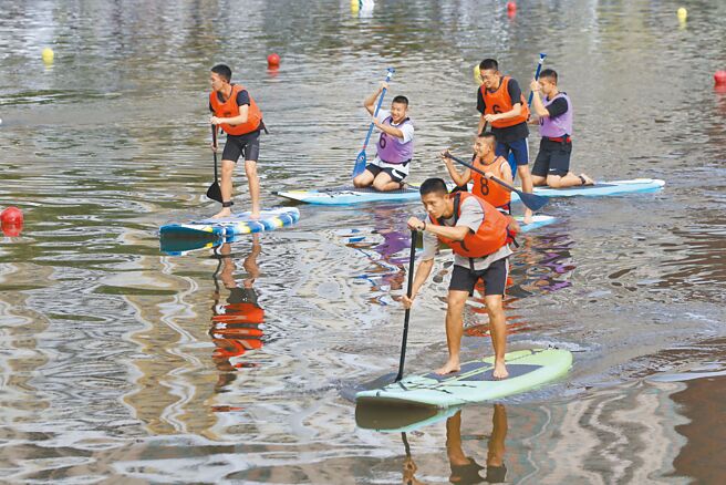 高市府近年落實還河於民政策，運發局積極推廣水域運動，推行成效顯著。（高市府運發局提供／洪浩軒高雄傳真）