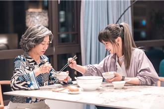 杨丽音昔入歌仔戏团没行头 长辈一举动解危：最贵重礼物