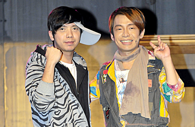 大炳（右）和小炳兄弟俩过去曾一起闯荡演艺圈，以模仿见长。（图／中时资料照）