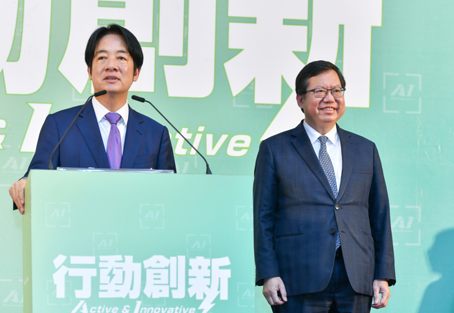 图为总统赖清德（左）4月底宣布第六波内阁人事名单，海基会董事长郑文灿（右）出席。（资料照）