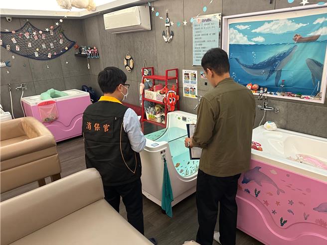 消保官提醒消费者，宝宝游泳馆属于新兴产业，服务对象又属于需要特别照顾的脆弱族群，民眾在挑选时应慎选商店以免衍伸纠纷。（新北市消保官提供）