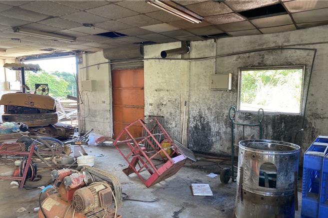 新北經發局5日派員到現場稽查無任何加工製造行為，僅存放少量原物料。（新北市經發局提供）