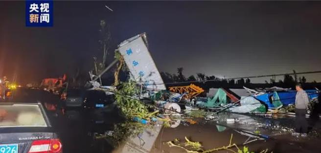山東省菏澤市5日因發生龍捲風災害，導致5死83傷、2820間房屋受損的不幸事件。（截自央視新聞）