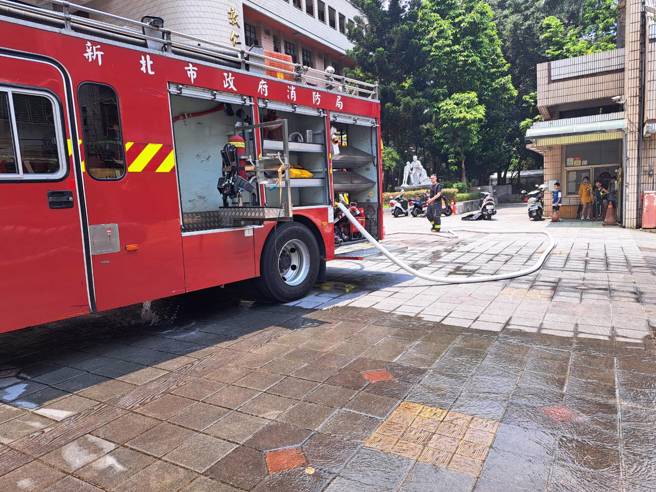 新北市莺歌区建国国小今中午传出火警。（图 / 刘咏韵翻摄）