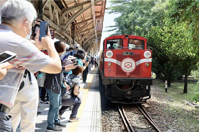 阿里山林鐵今6日迎來睽違15年的全線通車首航。（林鐵及文資處提供∕呂妍庭嘉義傳真）