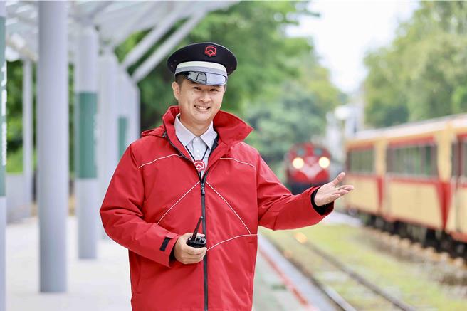 阿里山林業鐵路及文化資產管理處為特別設計新制服，「山林風」設計，傳遞林鐵文化符碼。（林鐵及文資處提供∕呂妍庭嘉義傳真）