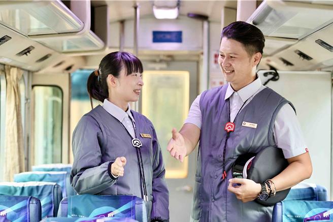 可拆式背心可以順應從30公尺爬升至2451公尺的氣溫變化。（林鐵及文資處提供∕呂妍庭嘉義傳真）