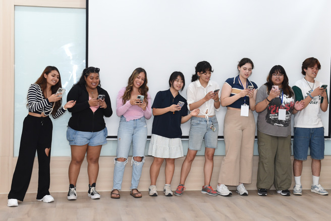 美国加州喜瑞都学院的20位学生，已于静宜进行三周的学习交流，并能使用简单的中文打招呼、自我介绍及唱出经典中文歌曲等。(照片/静宜大学提供)