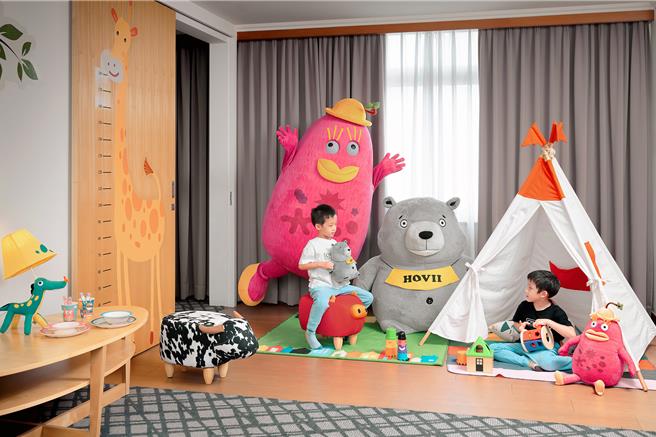 「童樂衛武營 旅住在福華」親子主題房，今年首度將範圍擴大到全台從北到南的福華大飯店集團。(高雄福華大飯店提供)