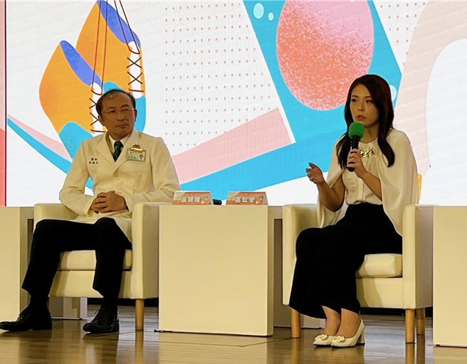 新竹市「祝妳好孕沙龙列车」政策分享会暨沙龙论坛6日登场，市长高虹安（右）表示，冻卵政策启动以来，已有1254位符合资格的竹市女性市民申请AMH及冻卵补助。（陈育贤摄）