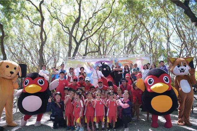 縣長徐榛蔚強調震後的花蓮依然美麗，也希望透過暑假一連串活動，邀請各地遊客到花蓮遊玩、支持花蓮。（花蓮縣政府提供／王志偉花蓮傳真）