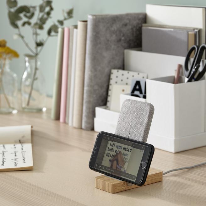 NORDMARKE無線充電支架，原價529元，活動優惠價249元。（IKEA提供／古明弘台北傳真）