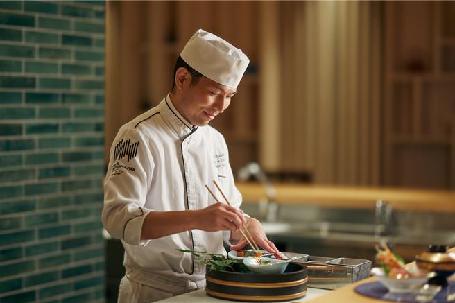 「HAYASE日本料理」餐厅由日籍料理长郡司行雄(Yukio Gunji)执掌，餐厅提供正统的怀石料理。(JR东日本大饭店台北提供)