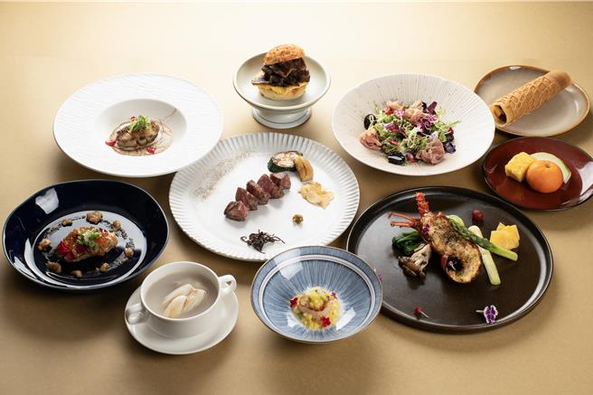 「炼‧瓦」因应小暑节气特别设计「小暑铁板烧套餐」，严选新鲜当令食材，经过铁板烧师傅的巧手烹调，呈现一道道铁板佳肴。(台南大员皇冠假日酒店提供)