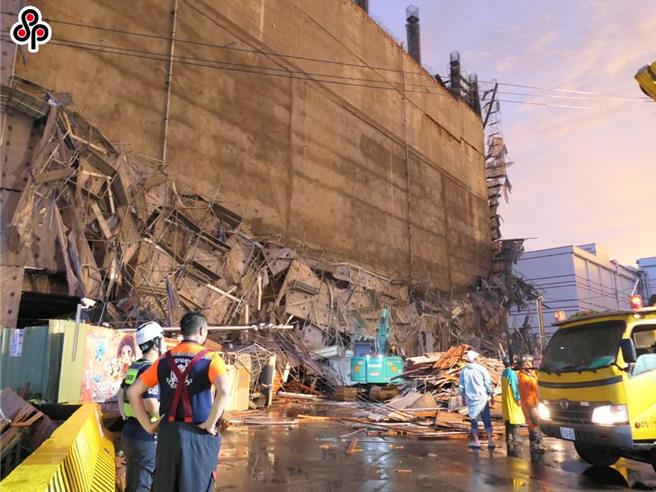 福懋科技正在興建的5廠6日發生鷹架倒塌意外，造成2死3傷。（圖／張朝欣攝）