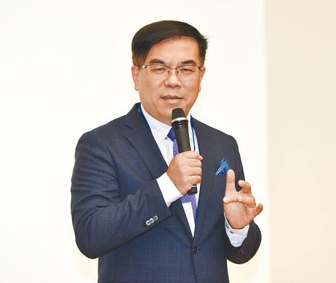 環境部長彭啟明5日表示，只要為了台灣好，各種方式、新世代能源都可以討論。（顏謙隆攝）