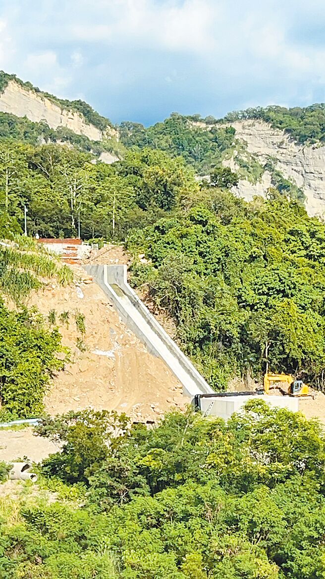 曾文-烏山頭系統水庫正向聯通管今年5月啟動，反向輸水聯通管主體工程也於6月底完成，並成功試送5萬噸蓄水，開啟史上首度將南化水庫反向輸水的先例。（南區水資源分署提供／寶智華台南傳真）
