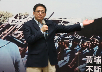 管中閔院士會議看舊照 發現1事直呼：很驚嚇