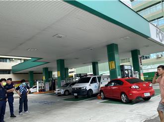 馬三恍神撞車後衝入加油站　加油機遭撞倒壓損救護車