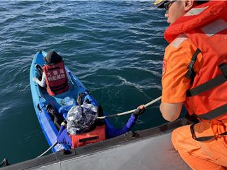 120人獨木舟橫渡小琉球 36人體力透支被海巡救起