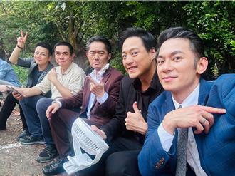 《天道》烈日下殺青了！亮哲「校長兼撞鐘」無縫接軌李國修經典作