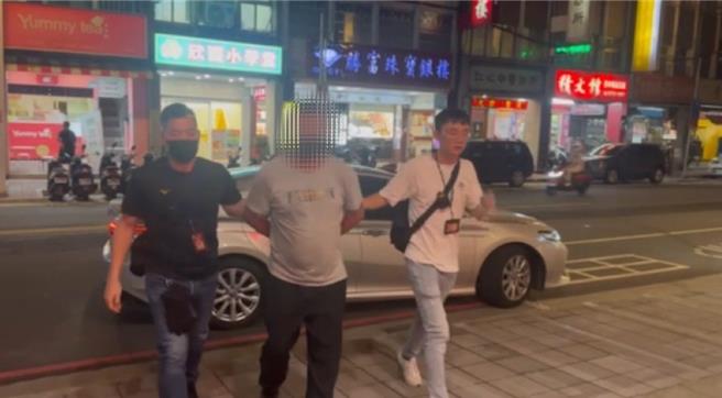 警方依詐欺罪嫌移送石姓車手。（板橋警分局提供）