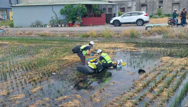醫護人員到場救援。（民眾提供／李京昇苗栗傳真）