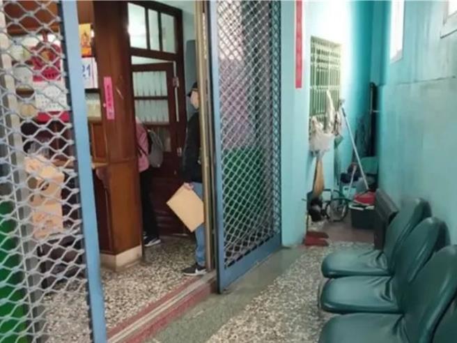 许姓男子仅国中毕业，自称是「许医师」，在彰化县鹿港镇开诊所行医40年才被查获是密医。（民眾提供／孙英哲彰化传真）