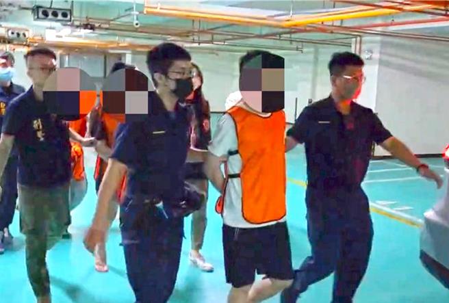 高雄美术馆豪宅衣橱折尸案7日相验，发现死者身上有多处伤痕，包括刀伤、瘀青、热熔胶的烫伤痕迹，疑似在死前遭到凌虐。（高市鼓山分局提供／杨舒婷高雄传真）