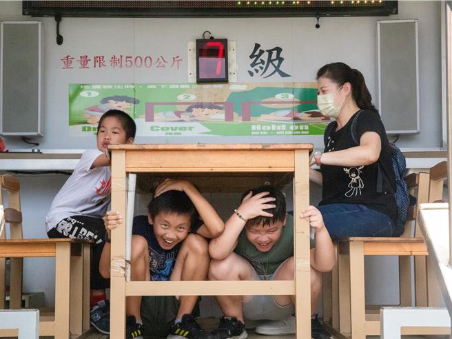 桃市消防局办消防童玩趣，游戏玩出防灾观念。(消防局提供／吕筱蝉桃园传真)