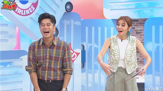 郭彥均（左）、莎莎一同主持《WTO姐妹會》。（八大提供）