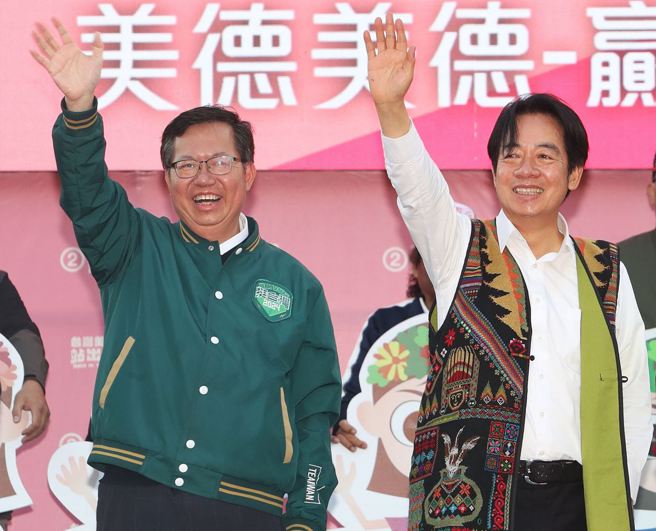 對於鄭文燦（左）請辭海基會董事長，總統賴清德（右）表示尊重。（中時資料照／陳怡誠攝）