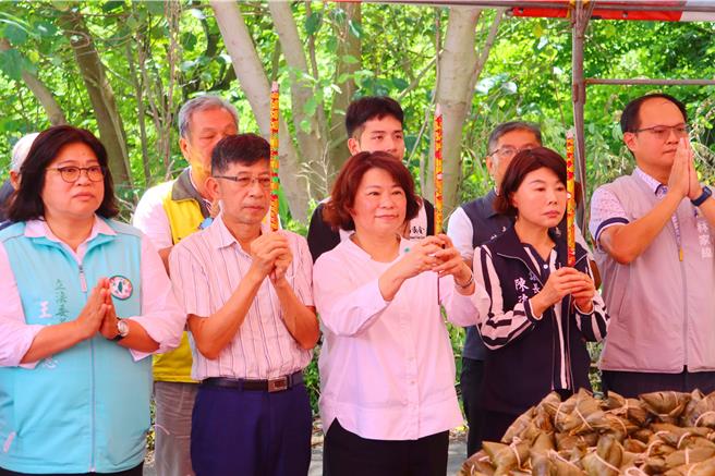 今市府舉行「嘉義市火化場聯外道路拓寬及新闢第3期工程」開工祈福動土典禮，由嘉義市長黃敏惠親自主持。（呂妍庭攝）
