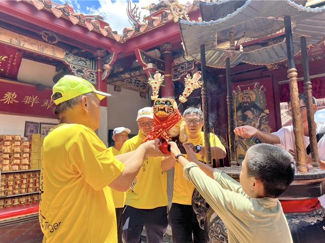高雄旗山天后宮的金虎爺聲名遠播，有許多信徒支持。（民眾提供／林瑞益高雄傳真）