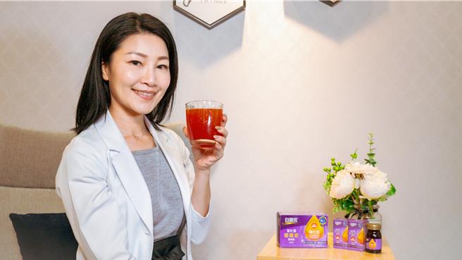 營養師余朱青建議，身體基礎保養應從平時養護，尤其葉黃素晶亮保養並非一日有感，建議持續補充。（白蘭氏提供／朱世凱台北傳真）