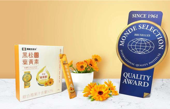 黑松生技H＋官網祭出「黑松葉黃素濃縮精（15入）」10盒打56折，原價1萬800元、特價6100元。（黑松提供／朱世凱台北傳真）