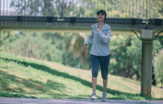 肝病患者进行超慢跑，有助促进血液循环，增加身体肌肉量与改善肝臟功能。（示意图，Shutterstock／达志）