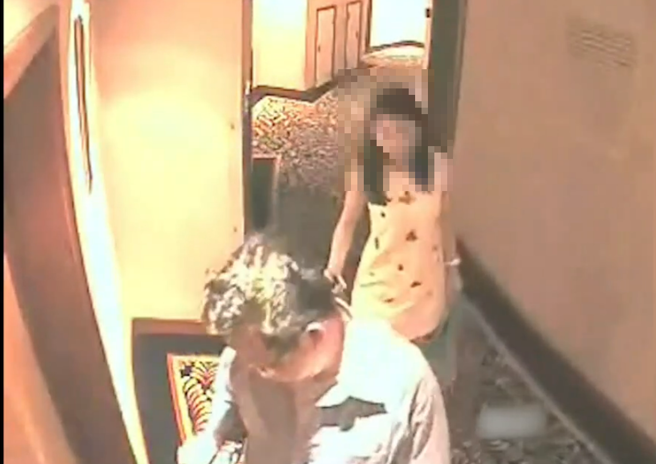 郑文灿曾否认桃色相关影片真实性，强调与女子进出房间的画面「是经过剪接」。（图／民眾提供）