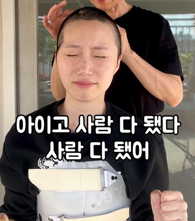 南韩空姐网红「Woozakka」禹恩彬，经歷头颅重建手术终于恢復正常头型。（图／摄自IG woo_zakka）