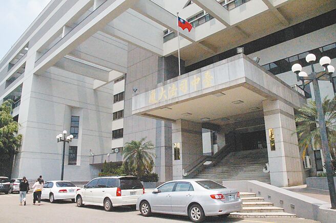 台中市1名男大生2019年起在补习班陆续对3名男学童强制猥亵、口交等多达16次，还拿手机窃录过程，法官依妨害性自主等罪判男大生徒刑9年6月。（本报资料照片）