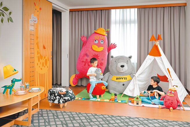 「童乐卫武营 旅住在福华」亲子主题房，今年首度扩大到全台的集团饭店。（高雄福华大饭店提供）